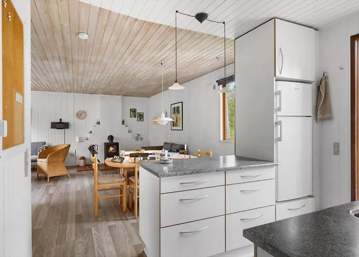 1582-aakirkeby-boesparken-2 Vester Somarken